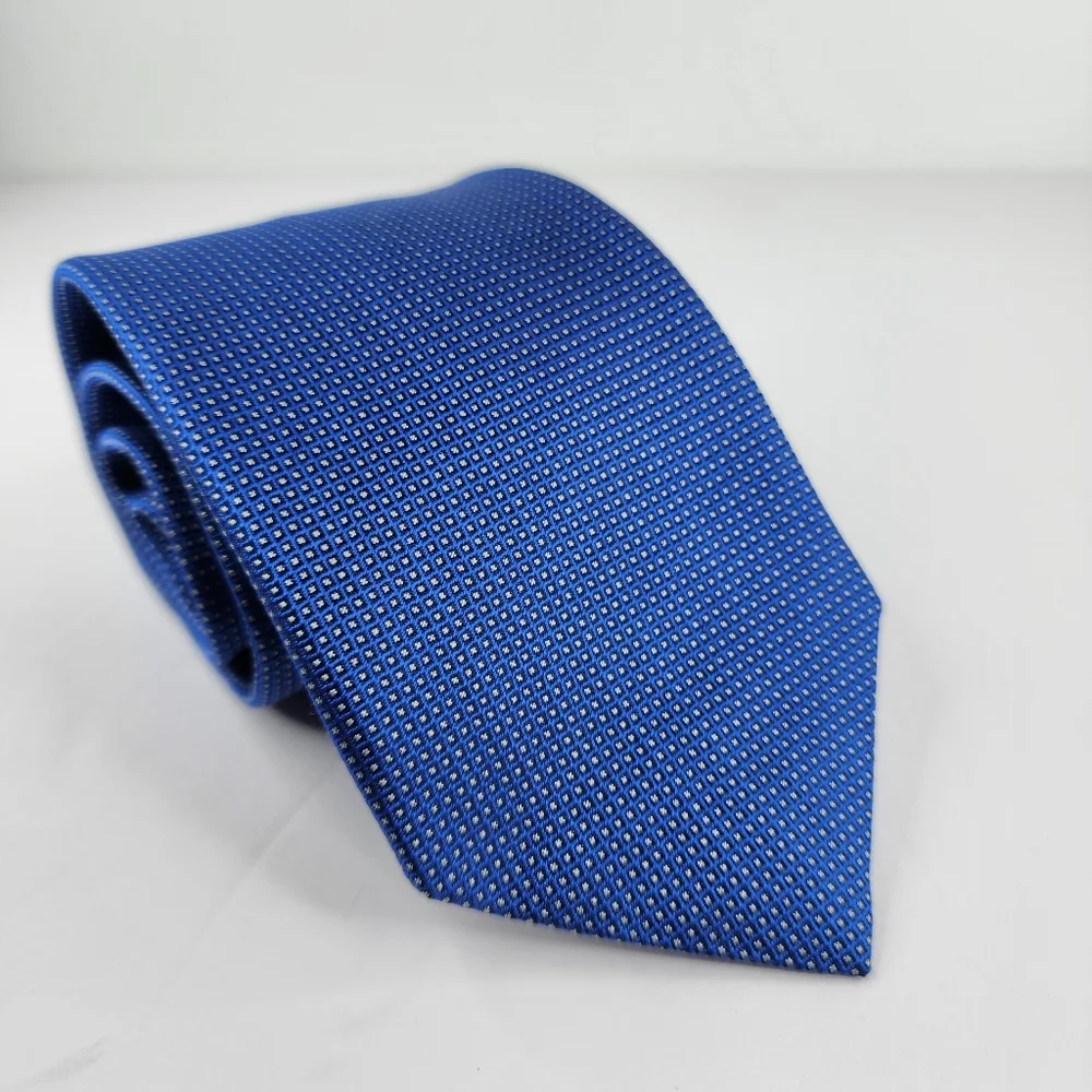 SAKS FIFTH AVENUE Blue Silk Tie.
